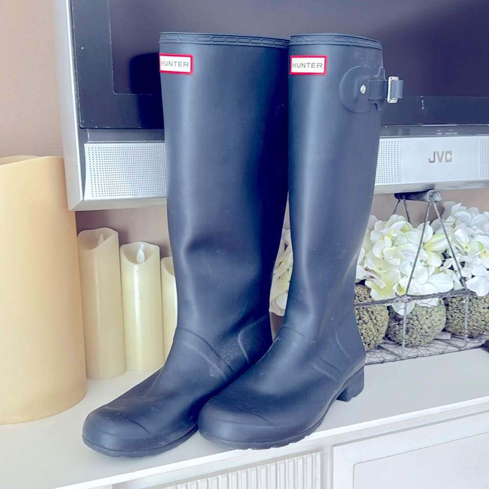 Hunter rain boots in excellent condition.